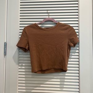 ZARA: Cropped Women’s T-shirt
Color: Brown
SIZE: L